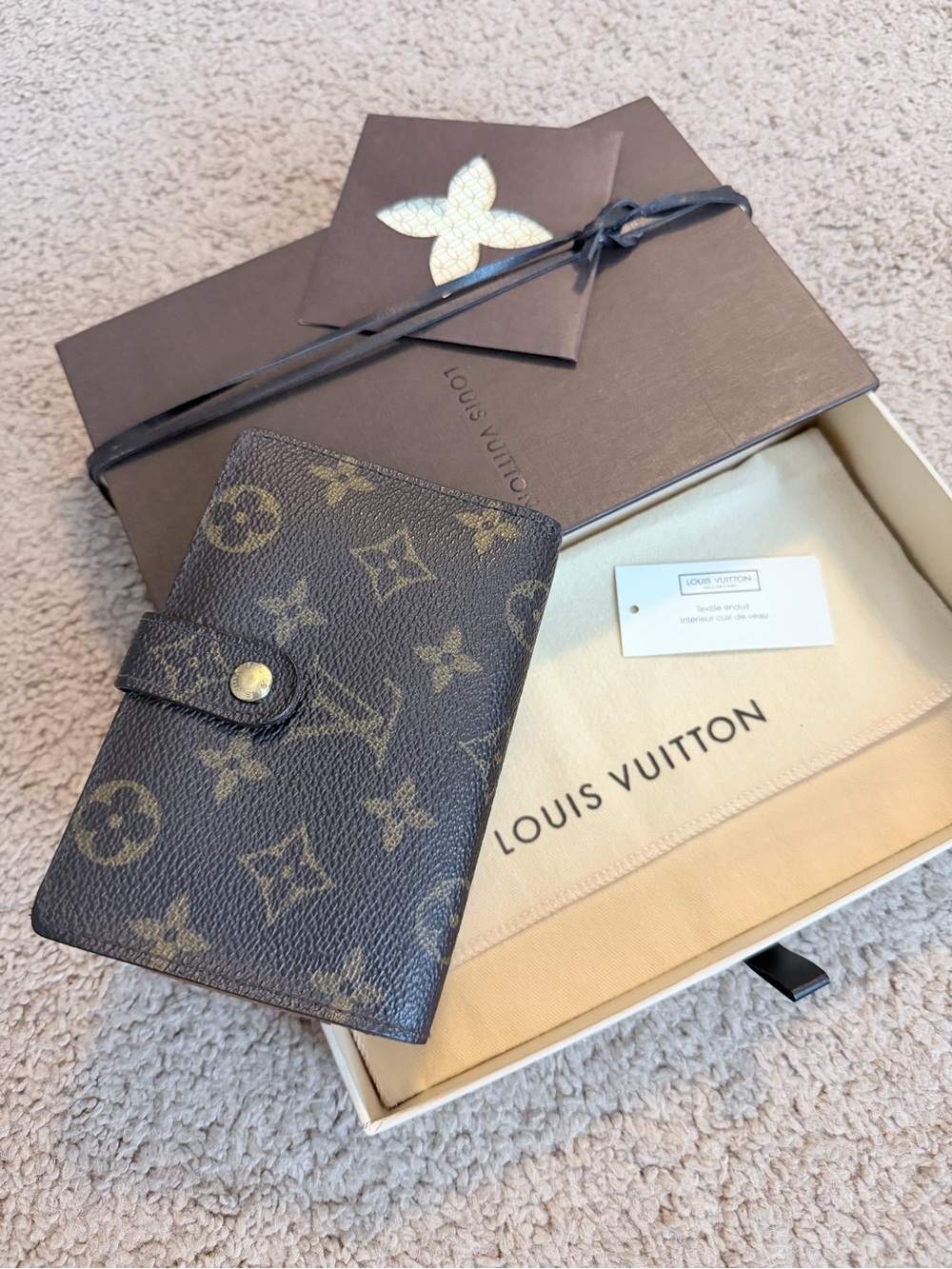 LOUIS VUITTON (kisslock)